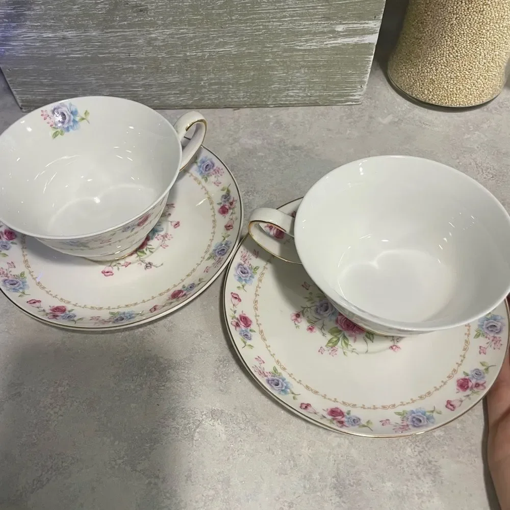 Teacup set with floral pattern - Picture 3 of 4